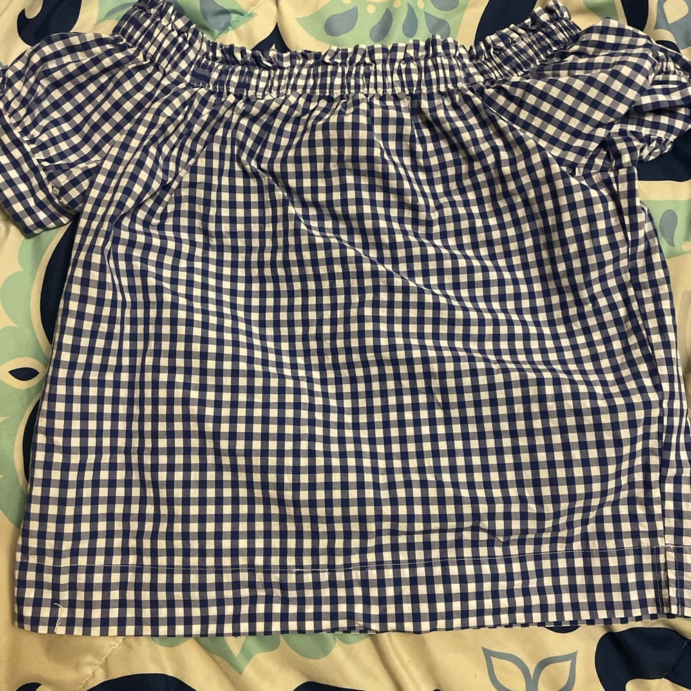 This shirt is great for girls around 10 years of age! Love the colors!